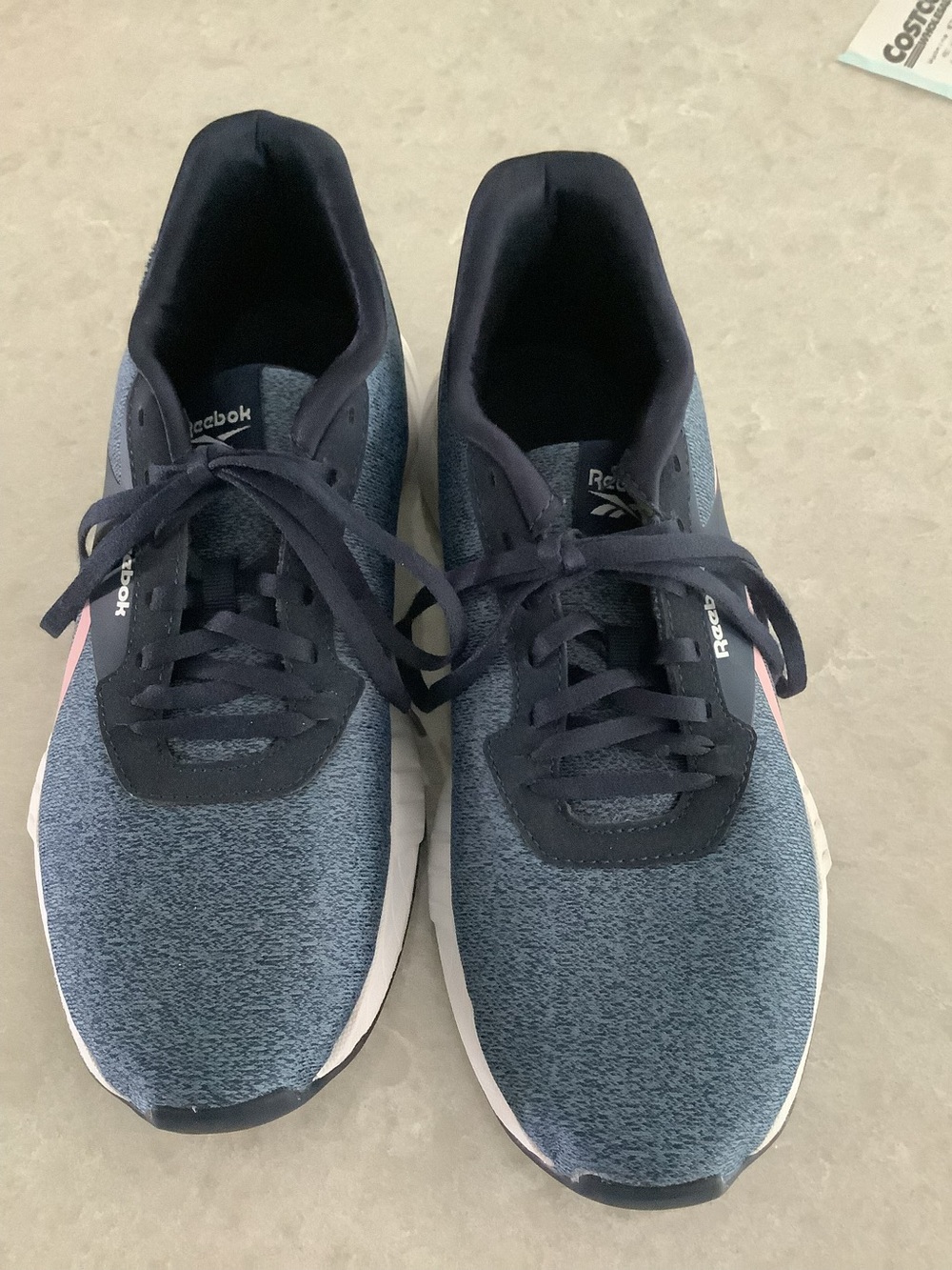 Reebok new size 9 no tags